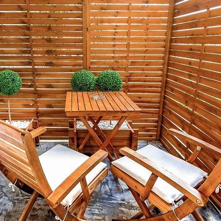 Lux Studio 11 With Yard In The Heart Of Athensアパートメント エクステリア 写真